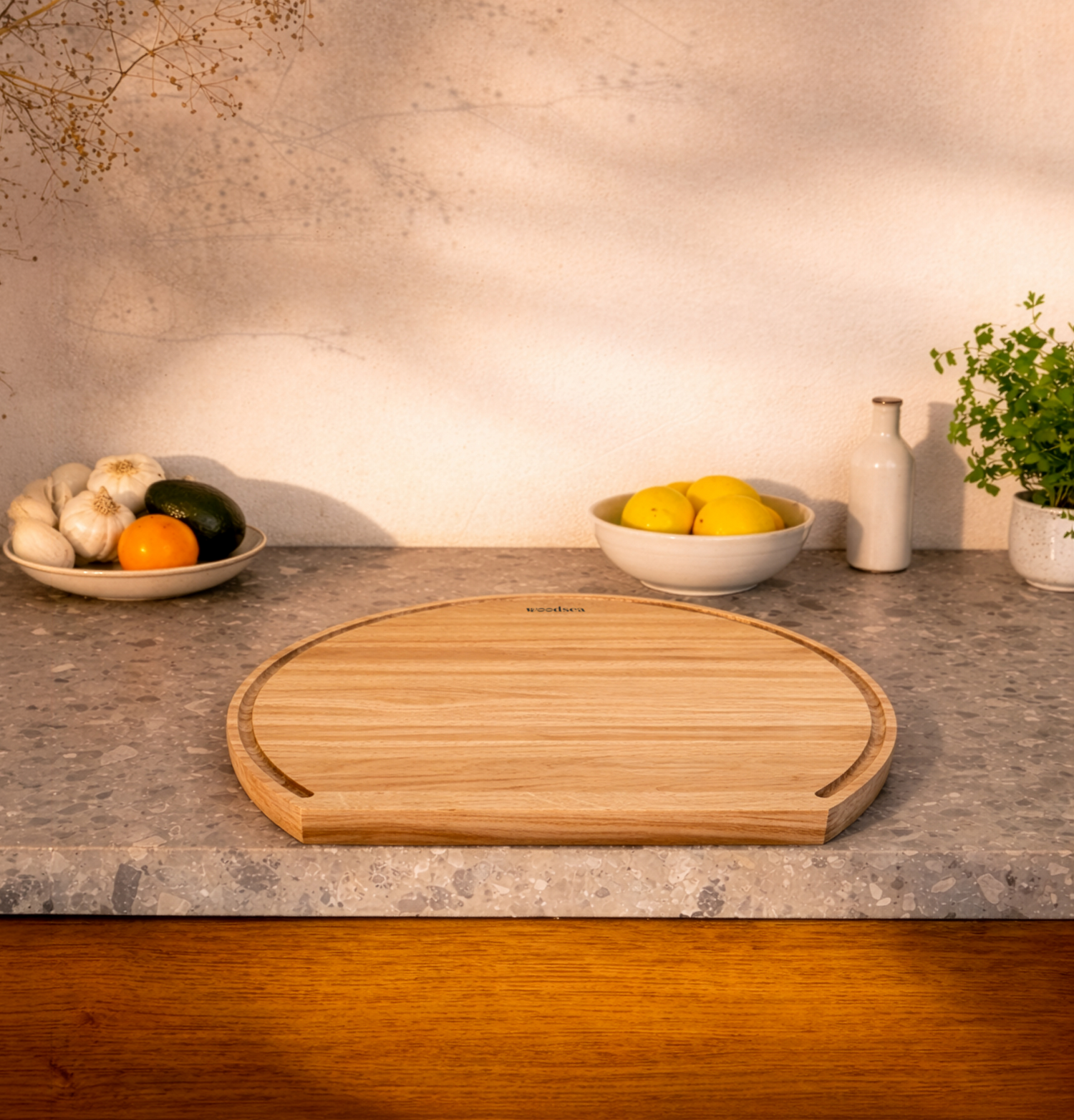 Orbit cutting board
